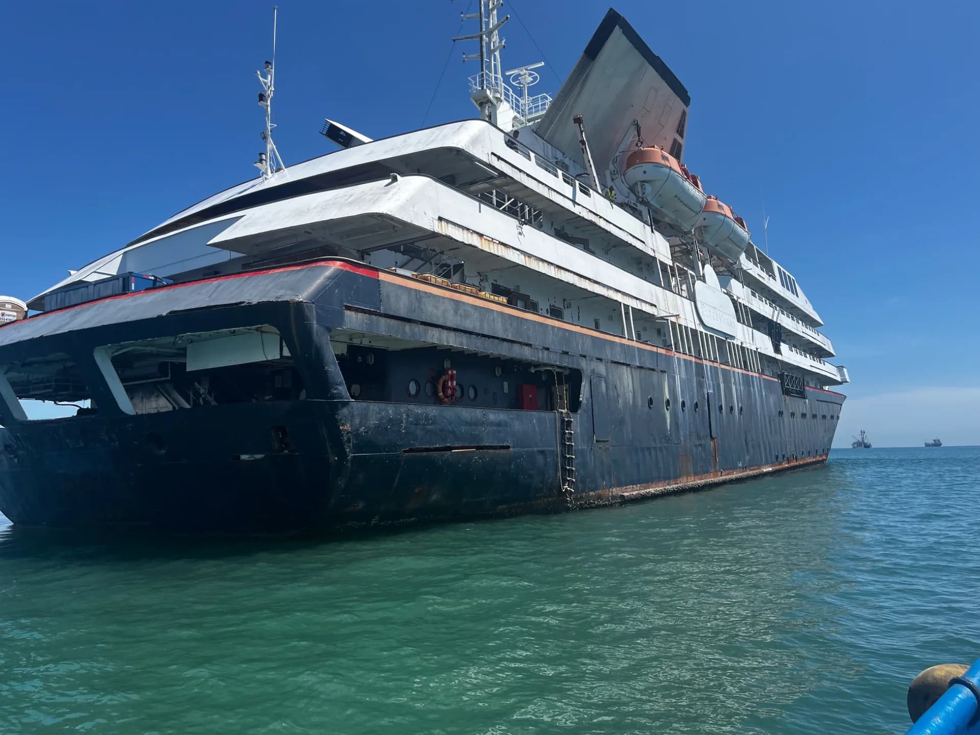 Passenger vessel exterior condition during recovery assessment