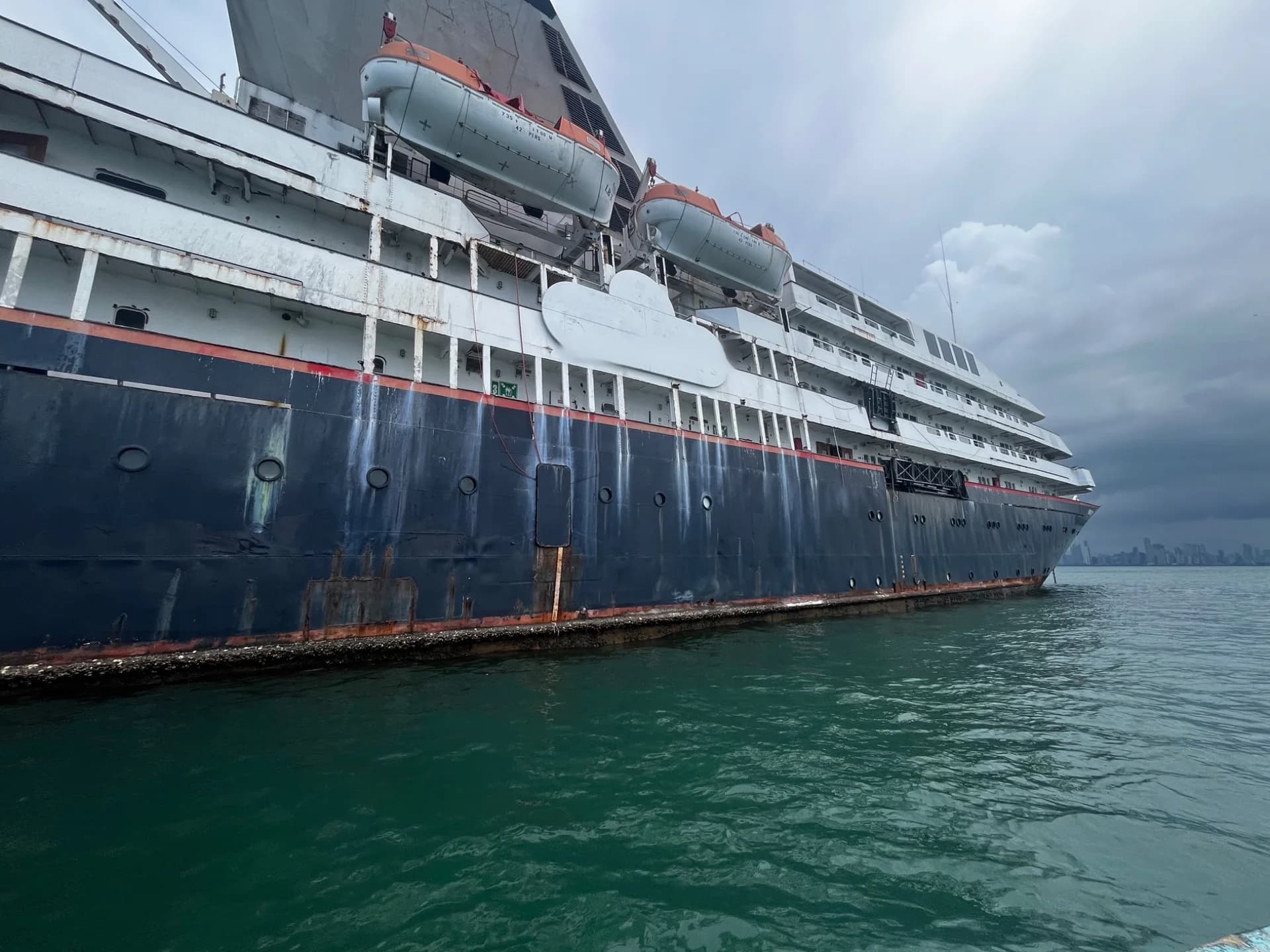 Passenger vessel hull condition during technical assessment