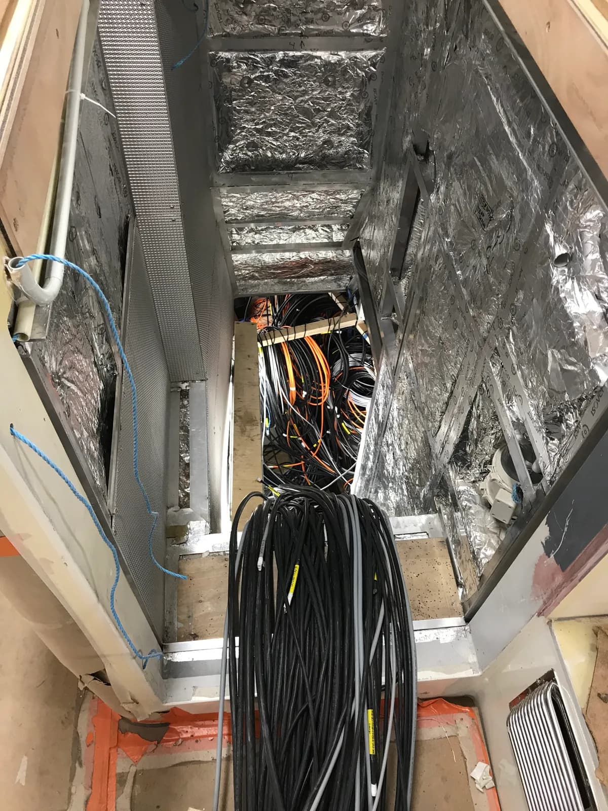 Control and automation cables routed through a vessel installation during project work